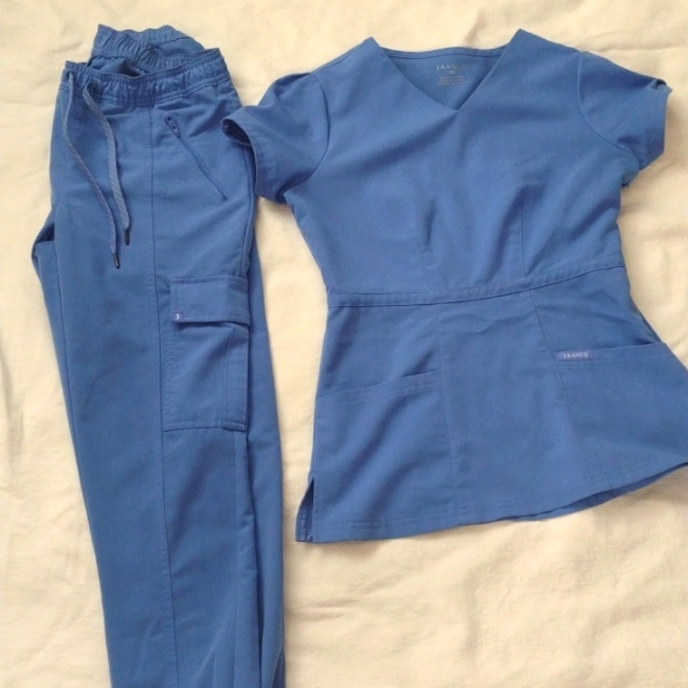 Scrub set